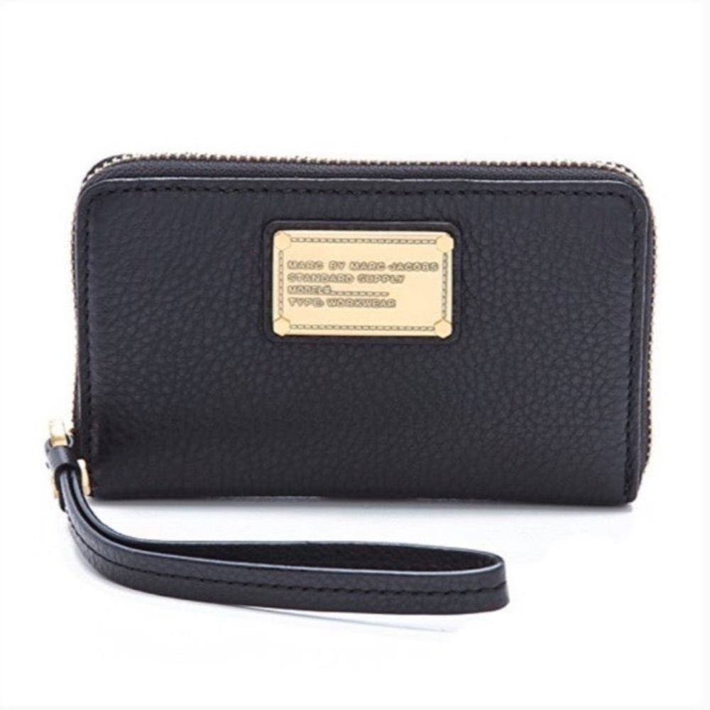 Marc by Marc Jacobs Classic Q Wingman Zip Around Wristlet